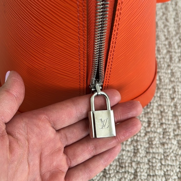 Louis Vuitton Alma GM in orange Epi Leather - Picture 3 of 11